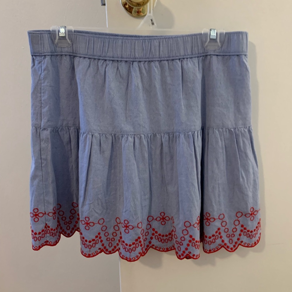 Vineyard Vines embroidered circle skirt. Size small. New with Tags.